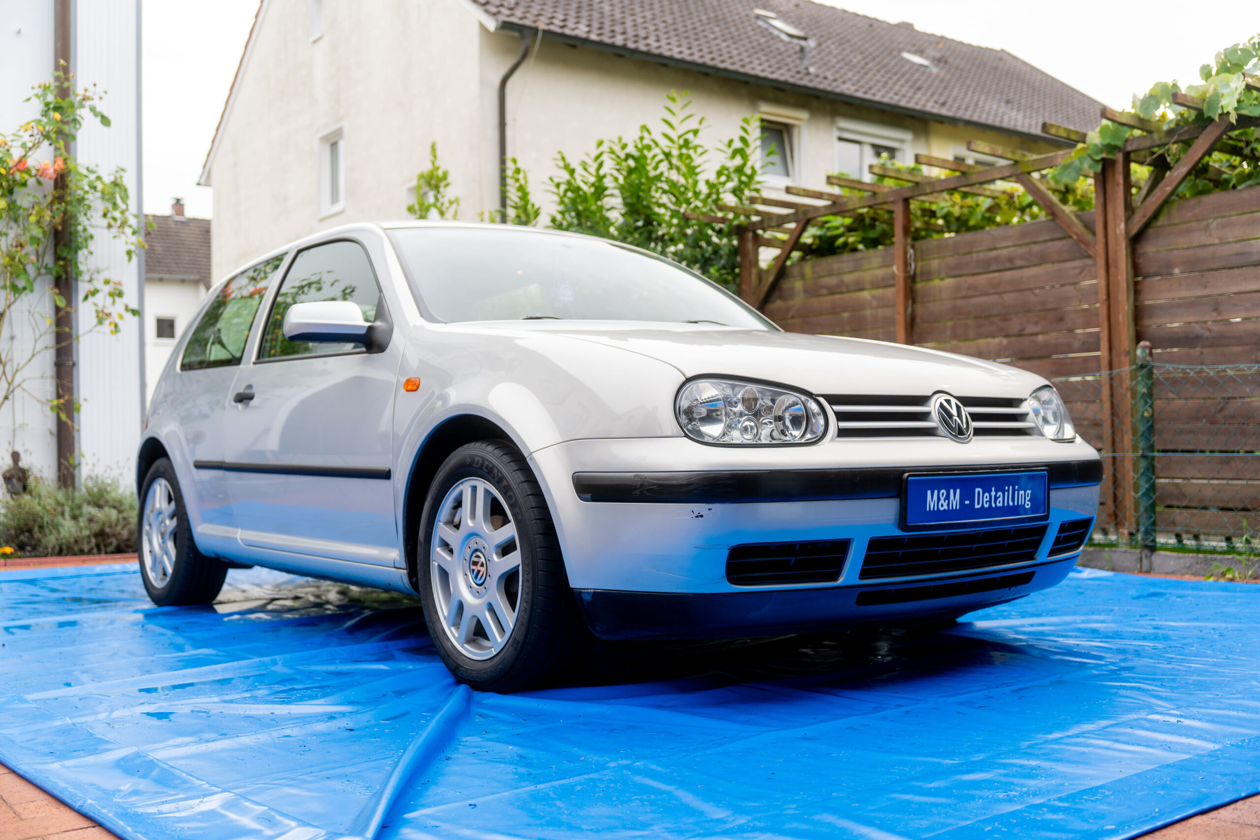 Detailarbeit bei der Autoaufbereitung durch M&M Detailing