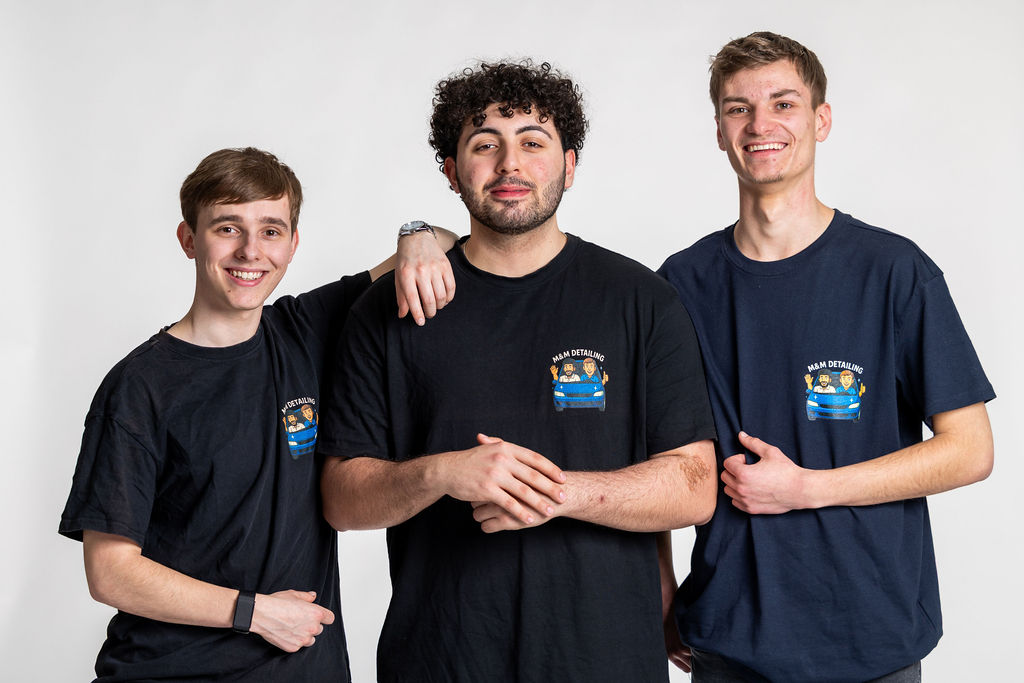 Max, Mo und Robin, Gründer von M&M Detailing – mobile Autoaufbereitung in Bielefeld