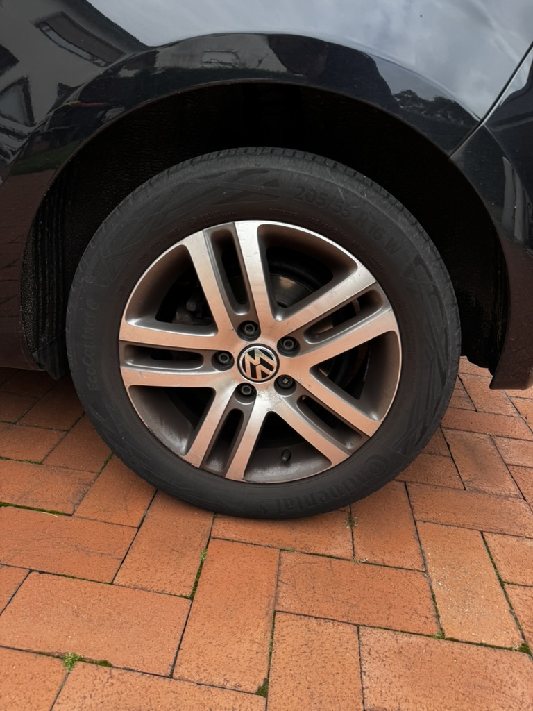 Auto Frühjahrspflege: So schützt du deinen Lack vor Pollen